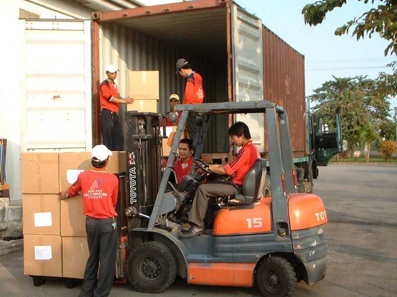 Cho thuê nhân công bốc hàng container tại Quận 1