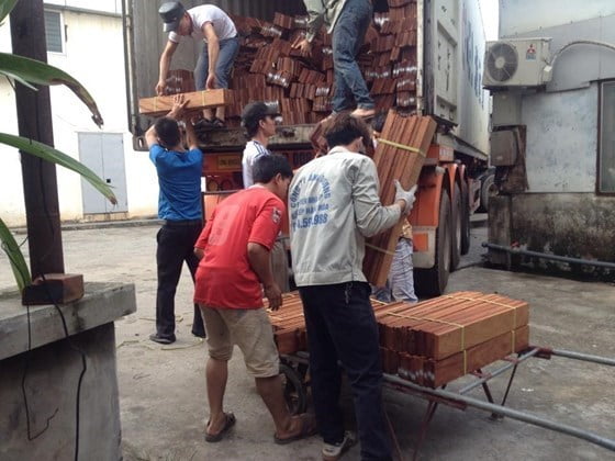 Cho thuê nhân công bốc hàng container tại Quận 1