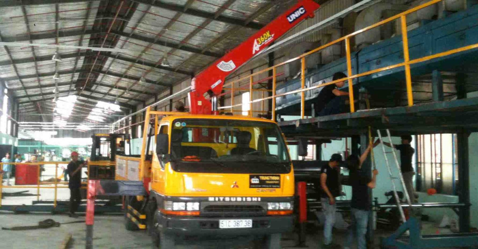 Chuyển kho xưởng tại Quận 1